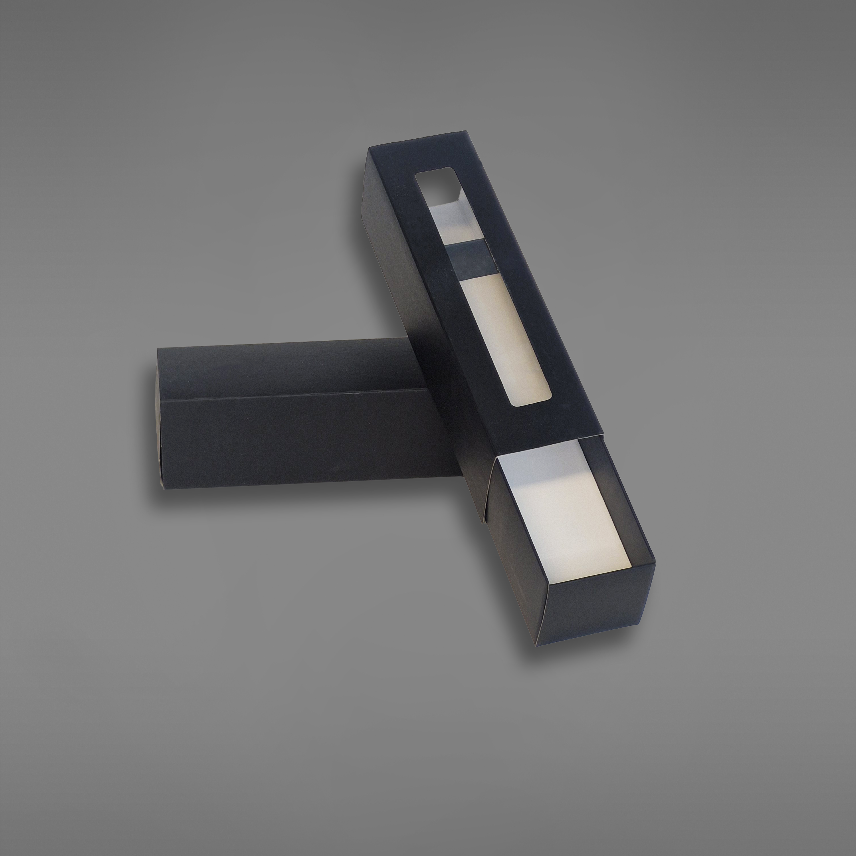 Enkel makroneske med vindu og skjult bunn